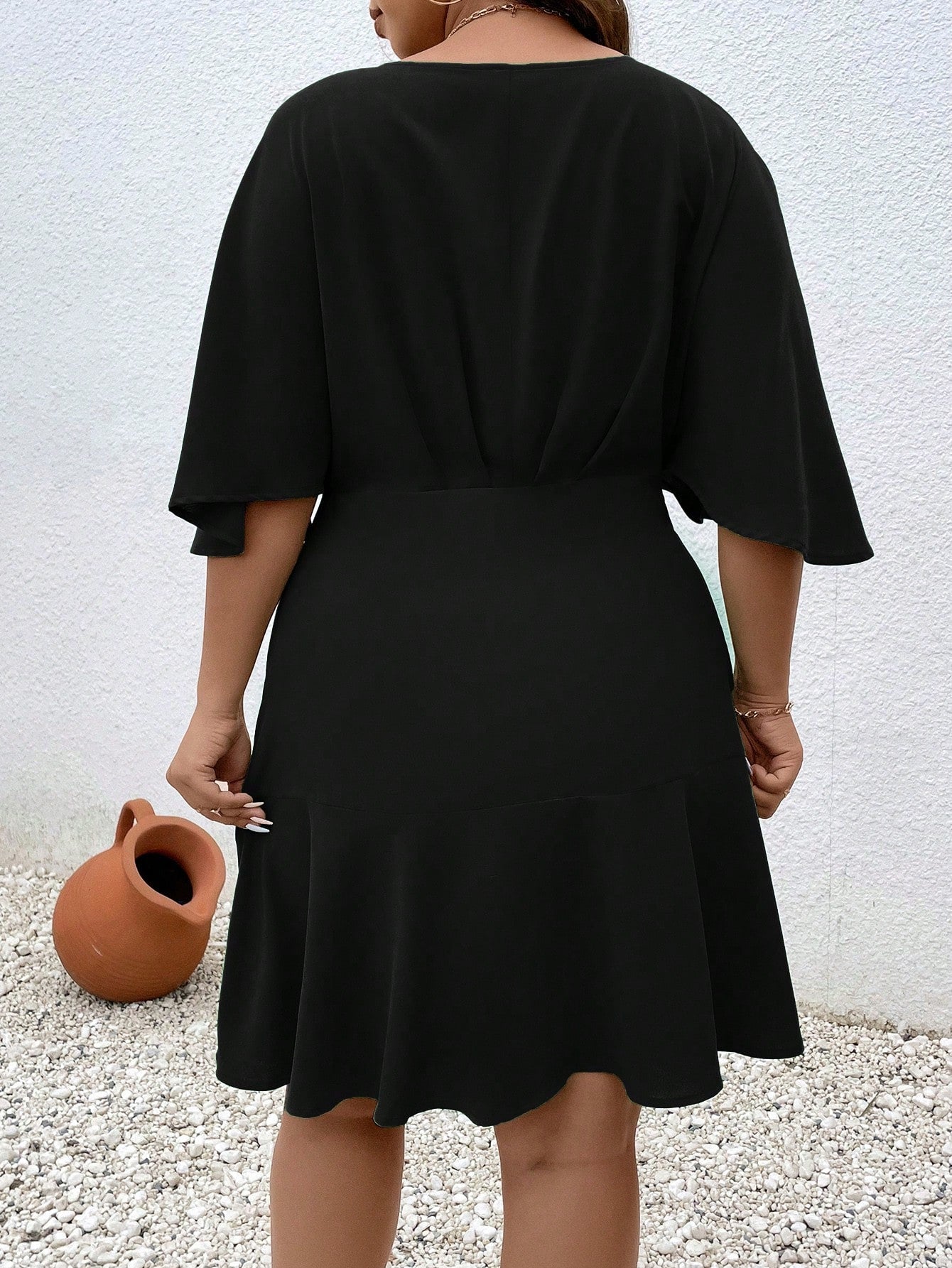 Vestido Curto Plus Size Manga Morcego