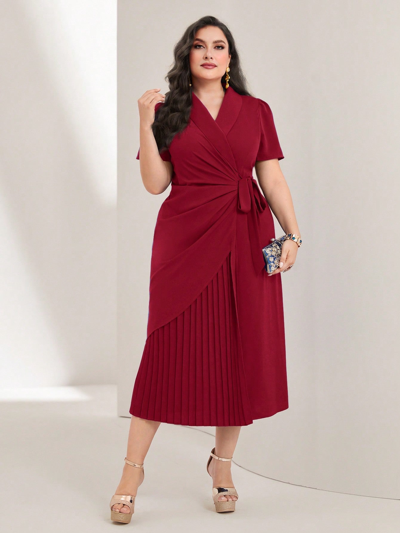 Vestido Midi Plus Size Elegante Plissado