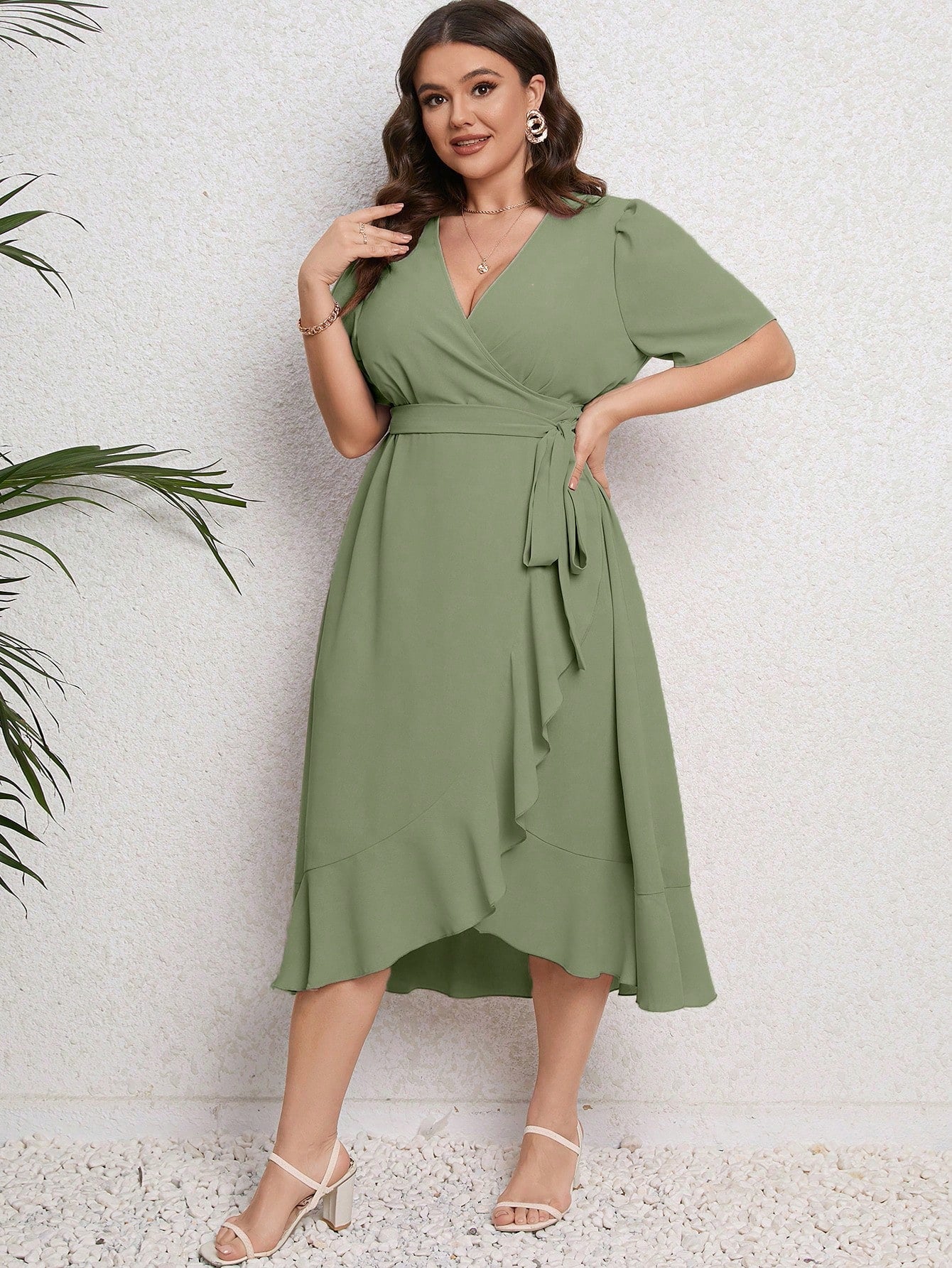 Vestido Plus Size Midi Envelope