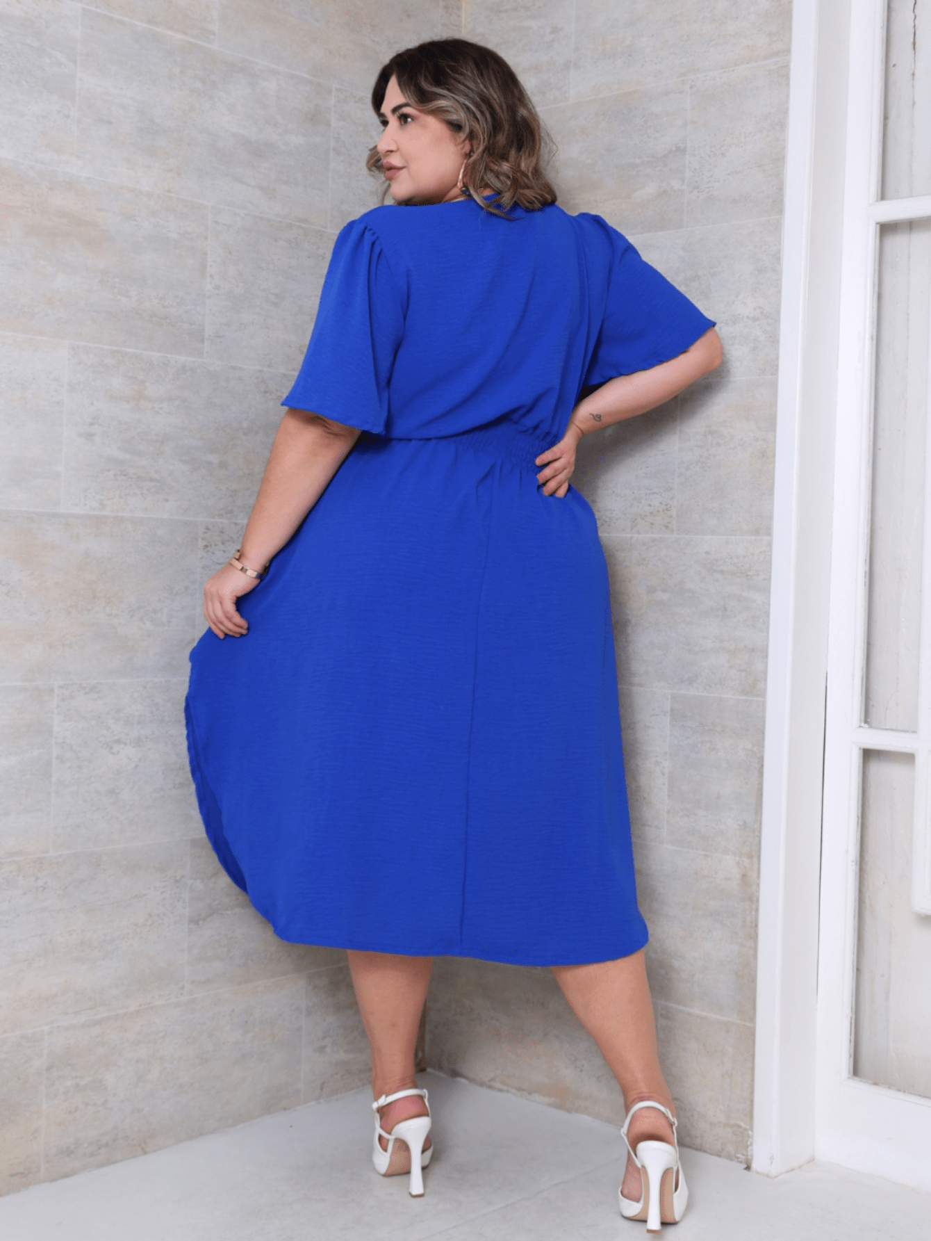 Vestido Midi Plus Size Transpassado
