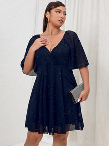 Vestido Curto Plus Size Brilhoso