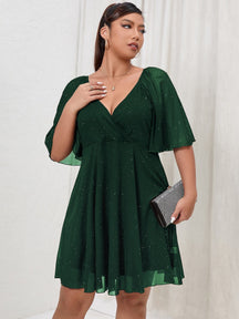 Vestido Curto Plus Size Brilhoso