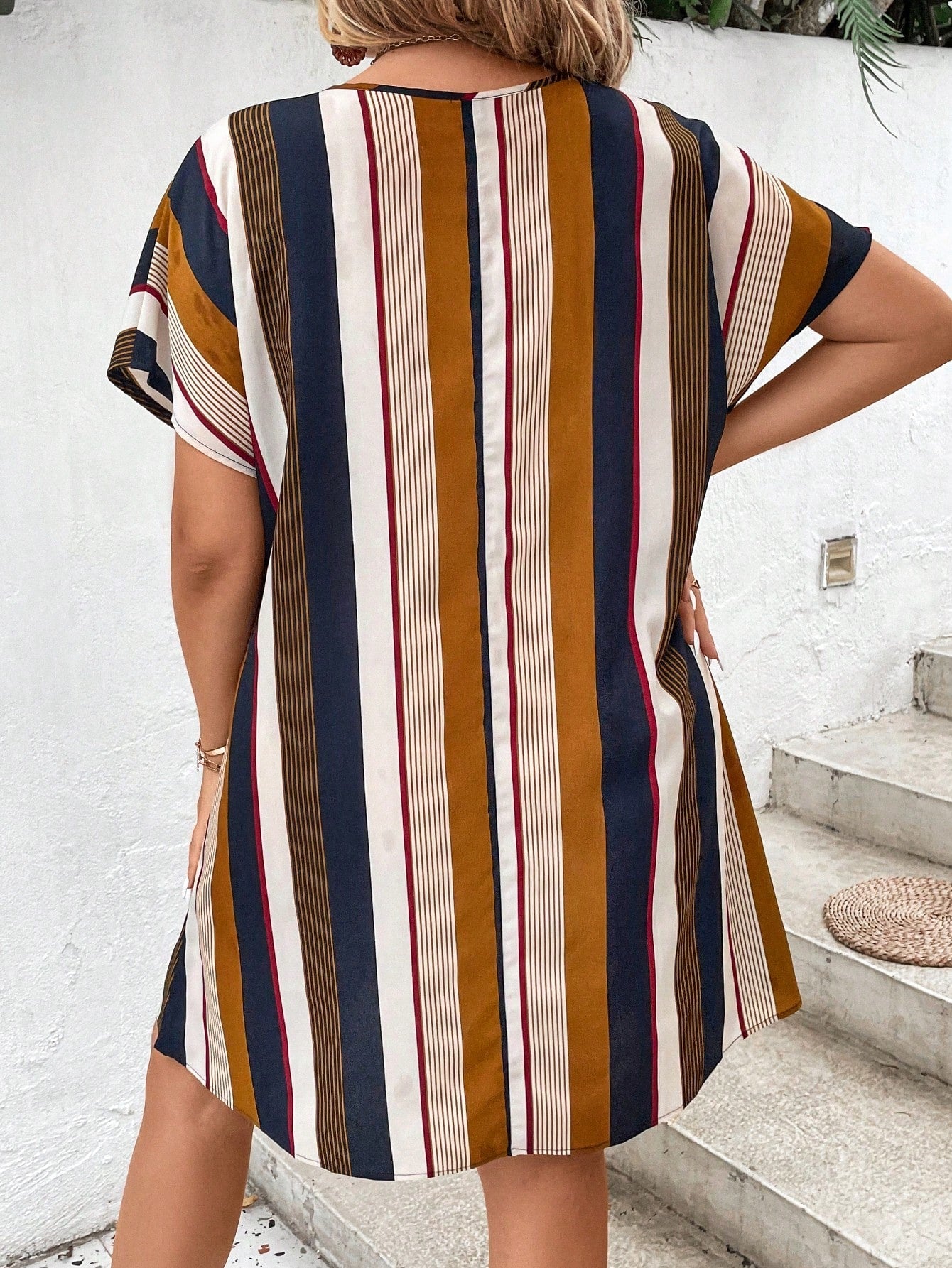 Vestido Plus Size Curto Feminino Listrado
