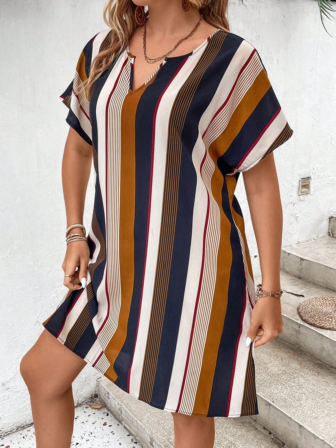 Vestido Plus Size Curto Feminino Listrado