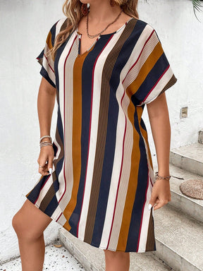 Vestido Plus Size Curto Feminino Listrado