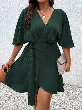 Vestido Curto Plus Size Manga Morcego