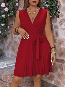 Vestido Curto Plus Size Regata com Laço