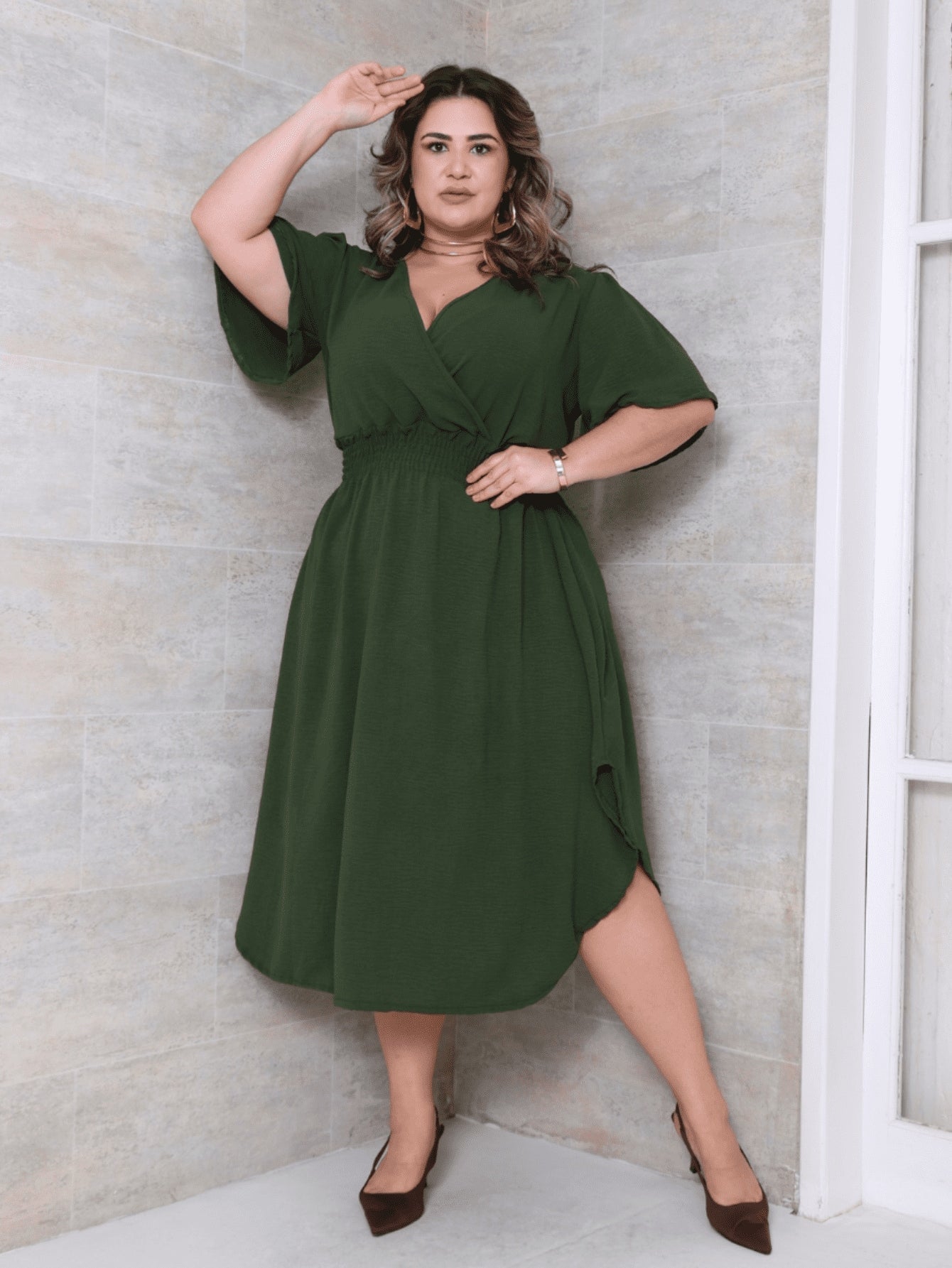 Vestido Midi Plus Size Transpassado