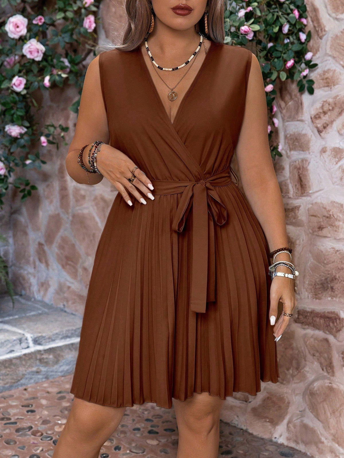 Vestido Curto Plus Size Regata com Laço