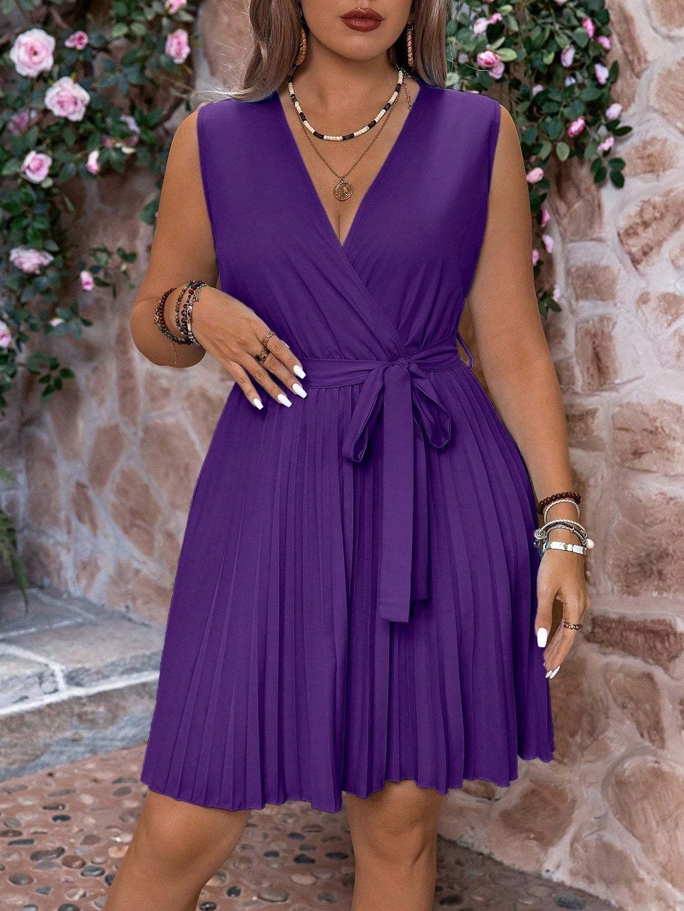 Vestido Curto Plus Size Regata com Laço